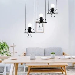 Acheter 🌟 STOEX Moderne Suspension Créatif Poupée Fer Gens Balançoire Enfants Lampe Suspendue Salon Chambre Créative Lumière (Noir) 💯 -Suspension Soldes 24019550 3